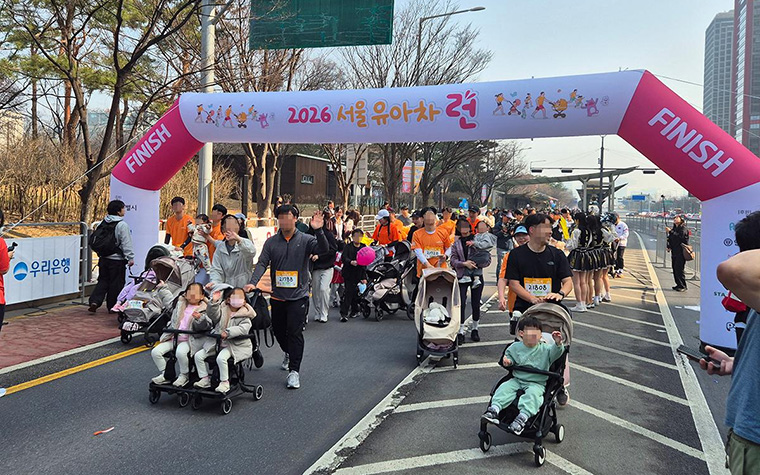 광화문~여의도 거리를 가득 메운 '유아차 런' 행렬, 실제 보니 더  감동! 