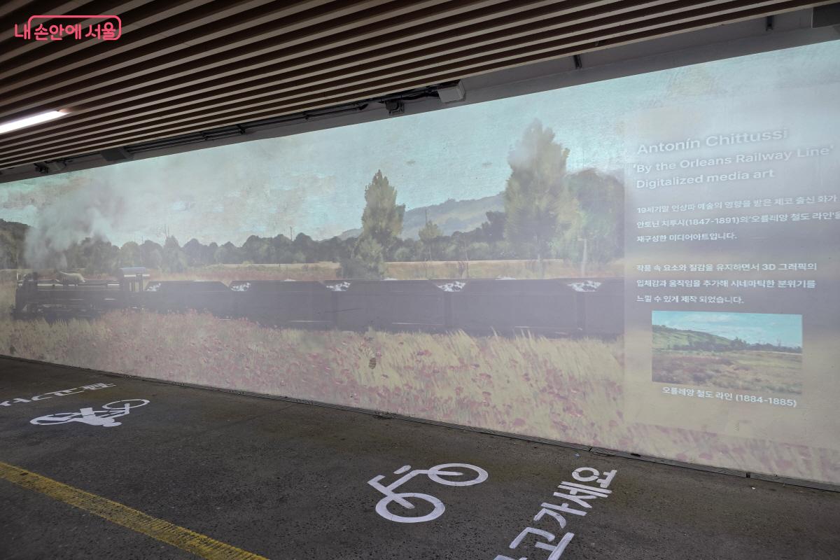 다양한 명화를 미디어아트로 상영한다.