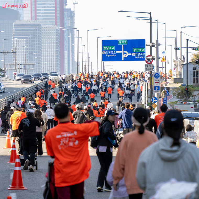3월 14일 오전 7~9시 '쉬엄쉬엄 모닝' 행사가 여의도공원 일대에서 처음 선보인다. 사진은 지난해 유아차런 행사.