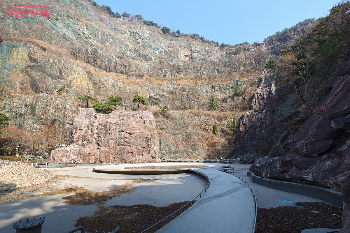 지금은 폭포가 중단되었지만 오는 5월 다시 재가동 될 예정이다. ©김주연