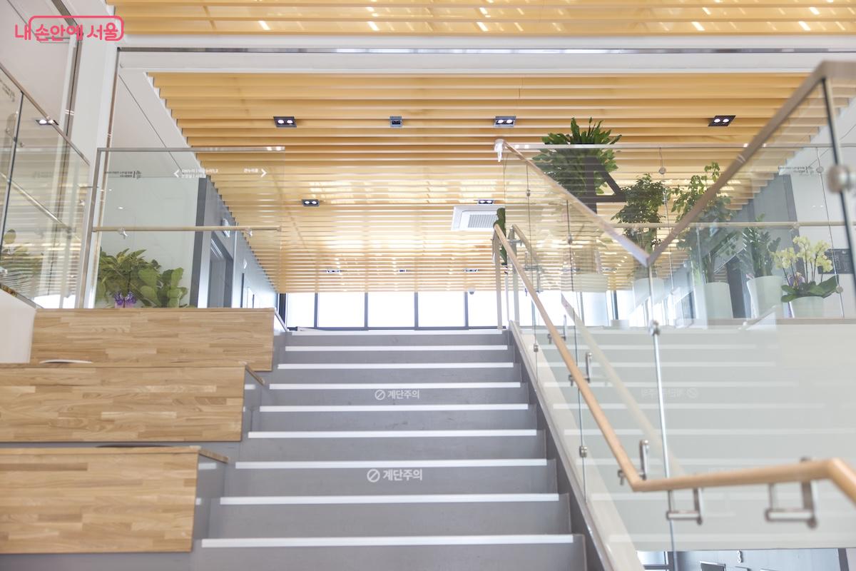 개봉동처럼 구로구의 대표 원도심에 이런 복합문화공간이 생겨 활기를 띄고 있다