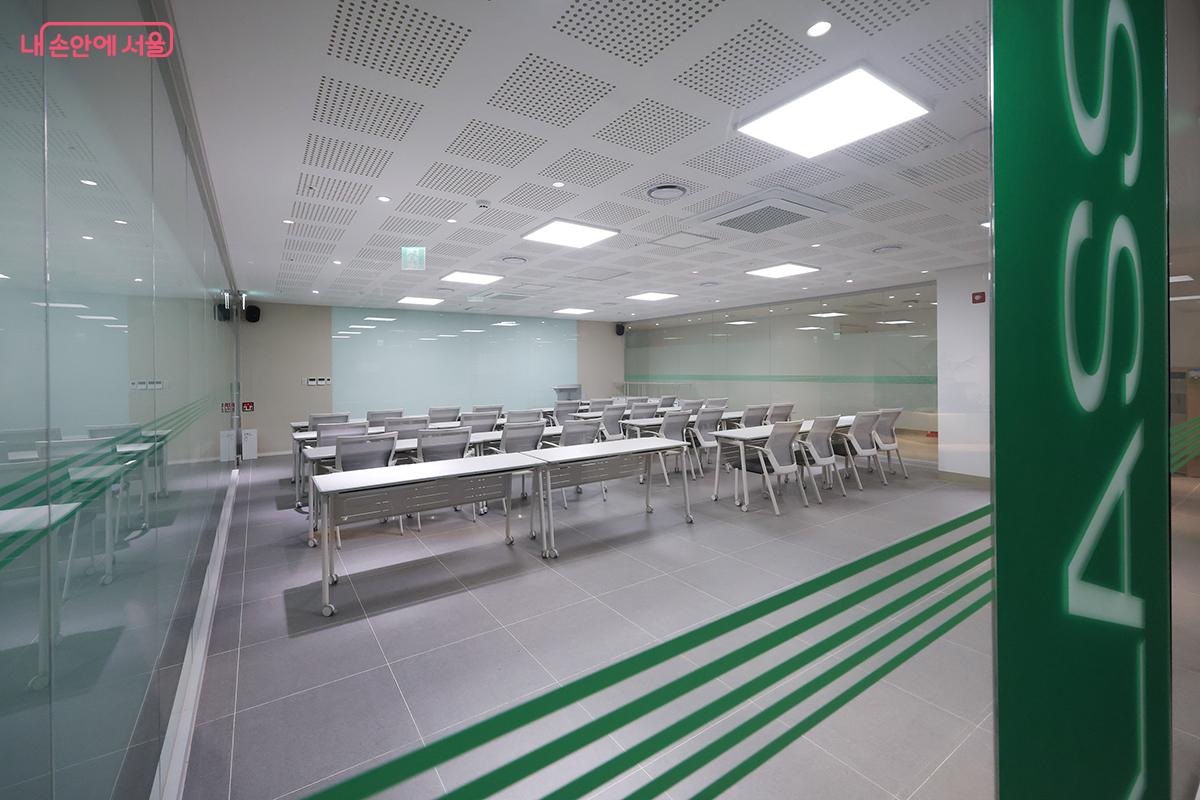 지하에 강의실이 마련되어 있다. &copy;김주연