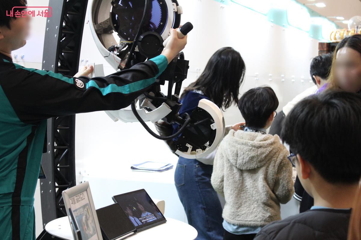 '엉뚱과학존'의 AI 경비로봇