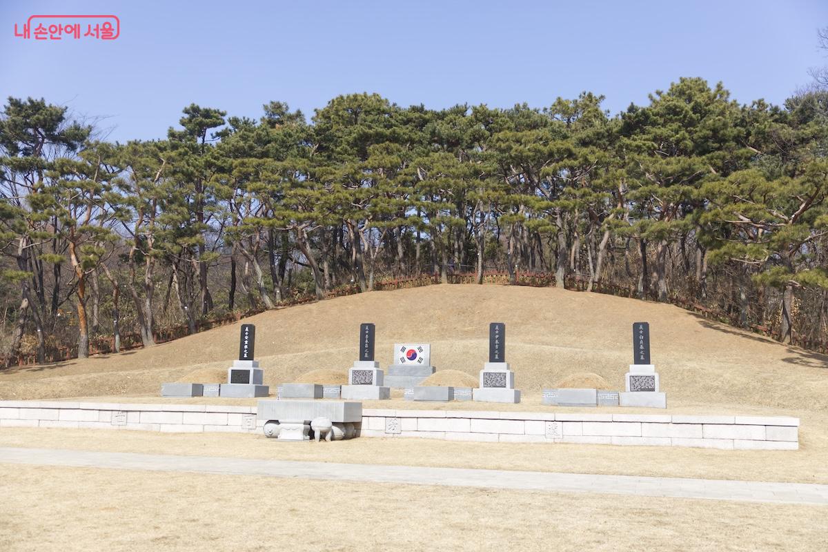 이봉창, 윤봉길, 백정기 의사를 모신 곳으로, 아직 모시지 못한 안중근 의사 묘역도 포함되어 있다. &copy;서지희