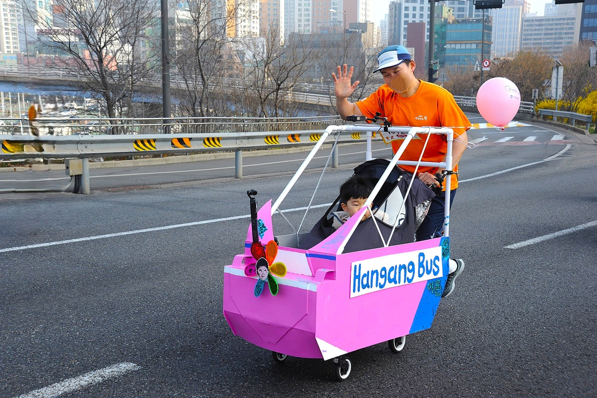 우리 가족의 첫 완주 기록! 2만 명이 함께 달린 '유아차 런' 후기