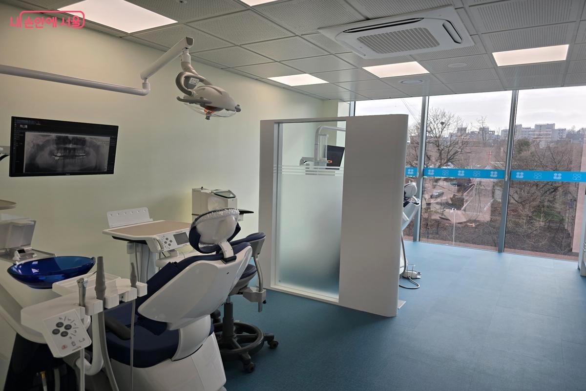 5층에는 장애인 전용 치과병원인 &lsquo;서부장애인치과병원&rsquo;이 들어섰다. &copy;강사랑