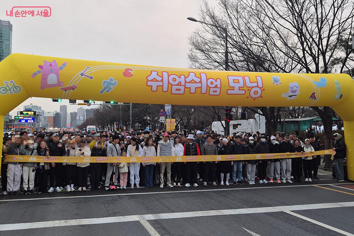 서울형 생활체육 프로그램 &lsquo;쉬엄쉬엄 모닝&rsquo;이 여의도공원 '문화의 마당'에서 처음 선보였다.