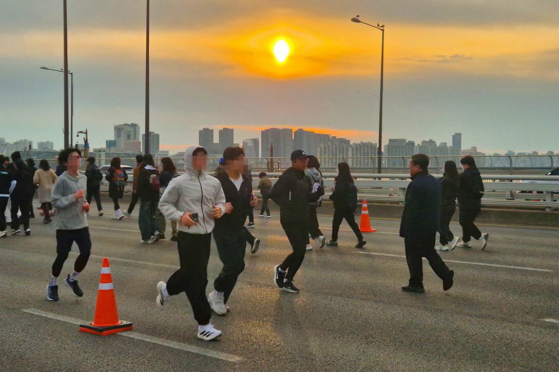 여의대로 위를 걷는 특별한 경험&hellip;각자의 속도대로 '쉬엄쉬엄 모닝'!