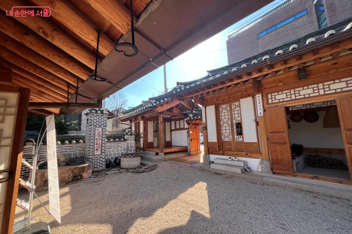 고즈넉한 한옥의 멋을 간직한 상촌재 &copy;김연희