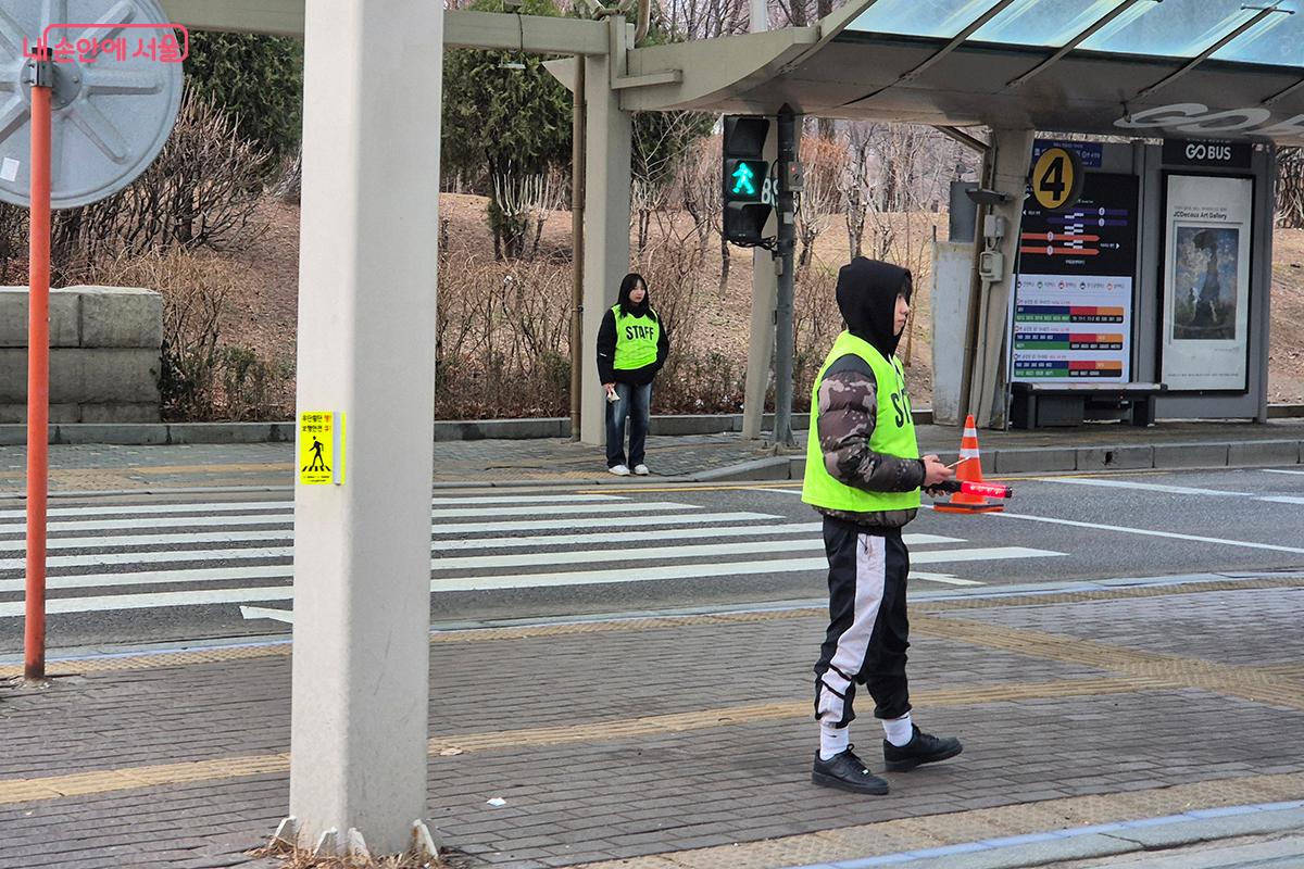 오전 5시부터 고생한 운영 요원들의 일사불란한 안내 덕분에 안전사고 하나 없이 행사가 진행되었다.