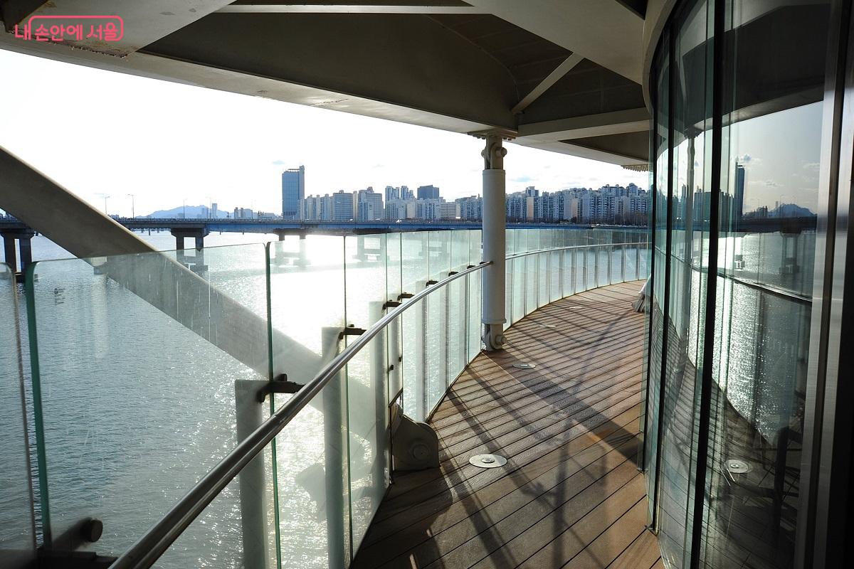 ‘광진교 8번가’ 외부 보행로는 전망대가 된다. ⓒ조수봉