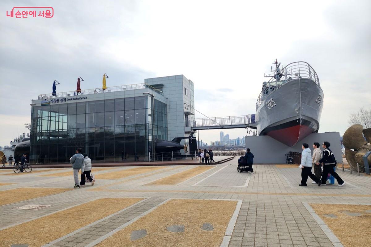 망원선착장 도보 2분거리 서울함공원 ⓒ이은정