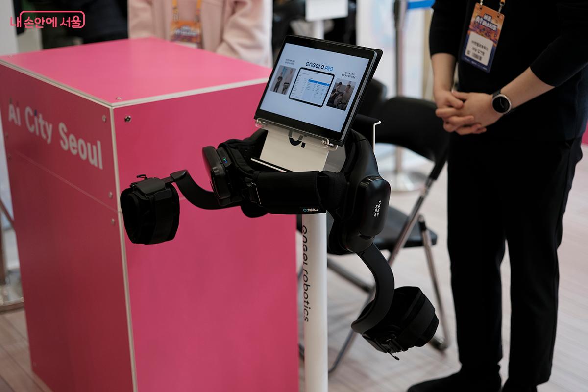 웨어러블 로봇 '엔젤 슈트(ANGEL SUIT H10)' ⓒ김아름