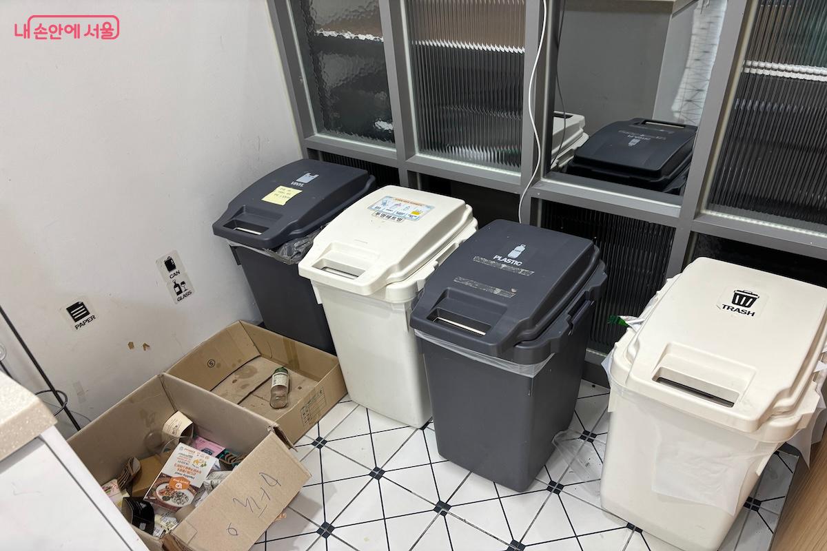 분리 배출 공간도 깔끔하다. &copy;이혜원