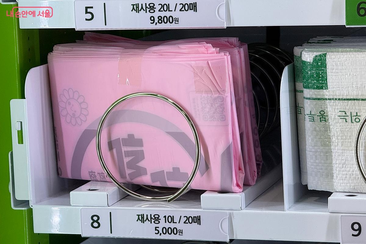 환경을 위한 재사용 봉투도 판매 중이다 ⓒ임윤아