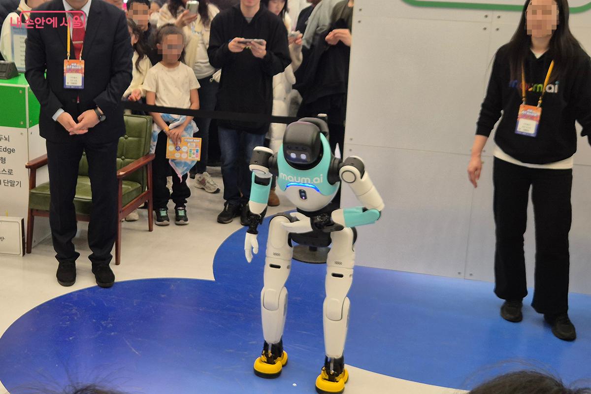 국내 최초로 일반에 공개되는 완전 자율형 민첩 로봇 '우치봇'