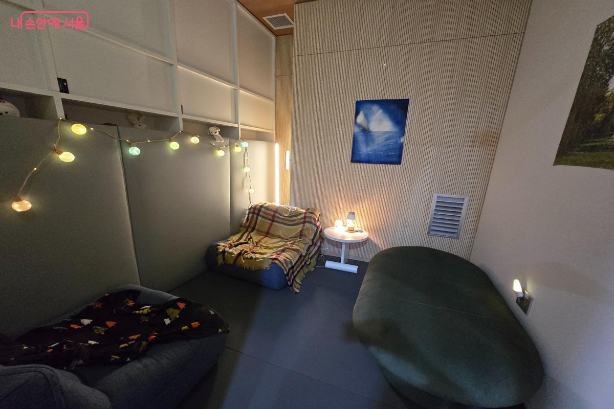 자극을 줄이고 휴식을 취할 수 있도록 구성된 '심리안정실'도 갖췄다. &copy;강사랑