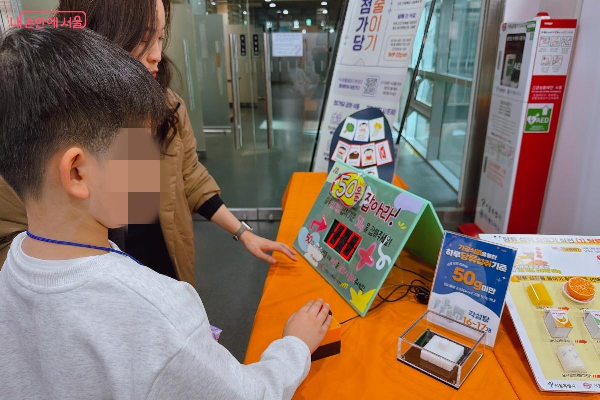 행사장 입구에 마련된 다양한 체험 프로그램에 참여할 수 있었다. &copy;노윤지