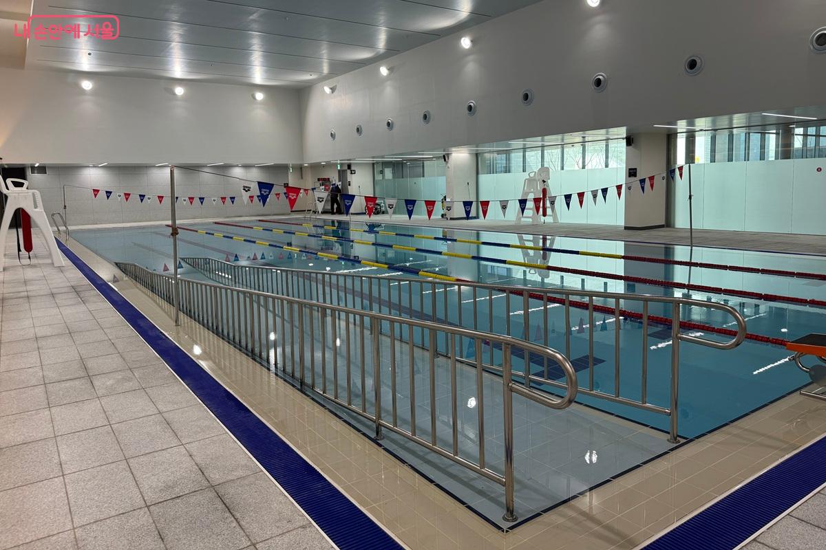 휠체어 리프트 구역