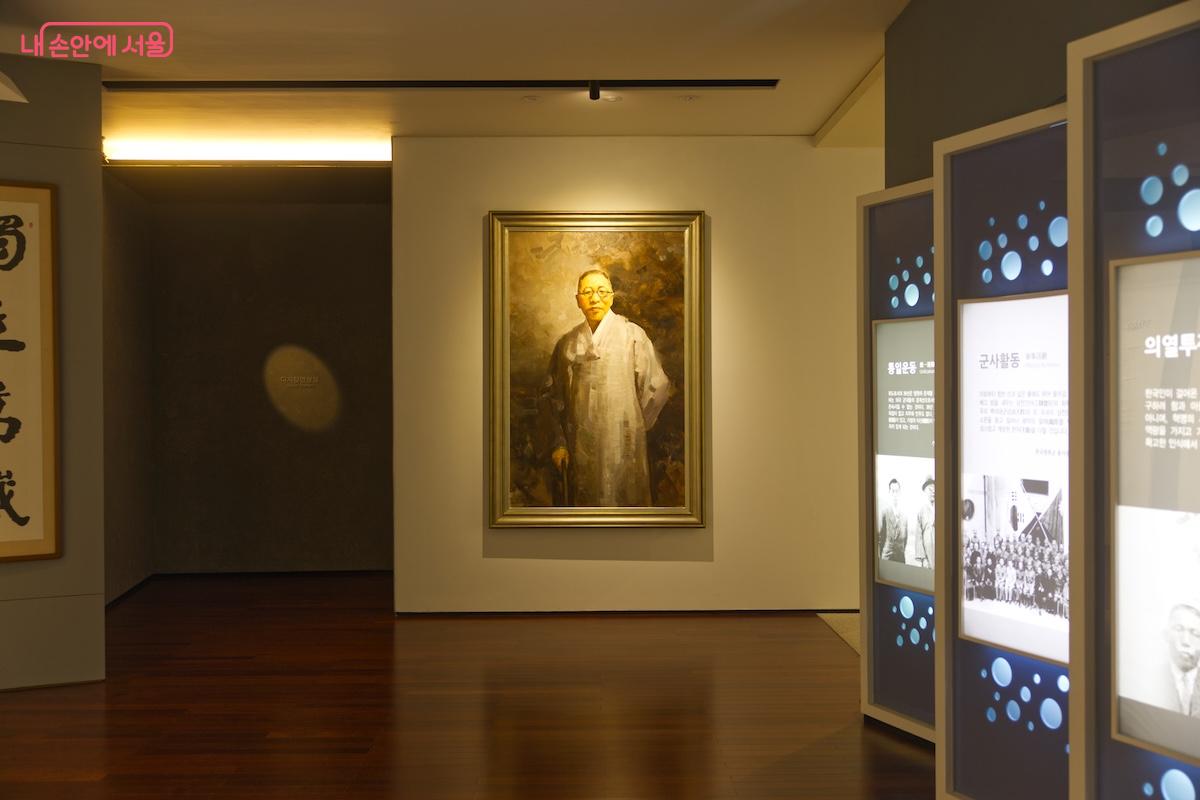 매주 월요일은 정기 휴관일이고 매일 오전 10시부터 오후 6시까지 무료로 관람할 수 있다. &copy;서지희