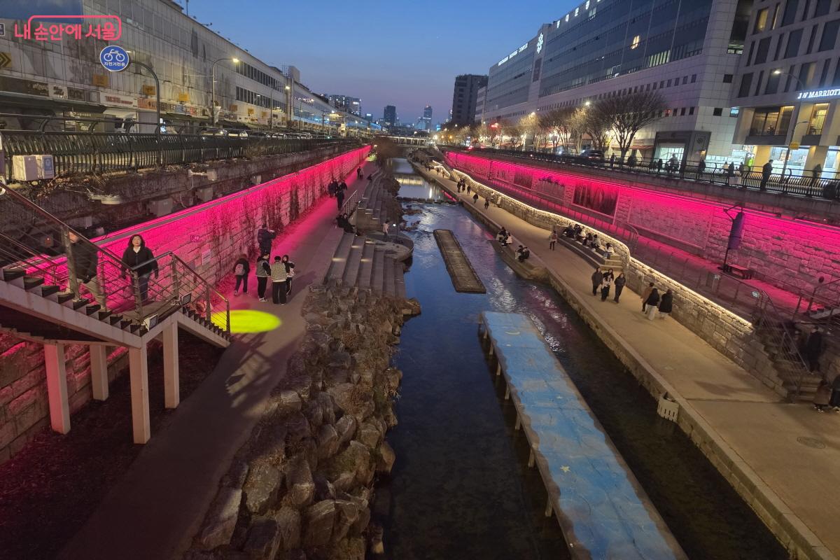 오간수교에서 버들다리까지, BTS THE CITY ARIRANG SEOUL 청계천 산책길 &copy;조수연