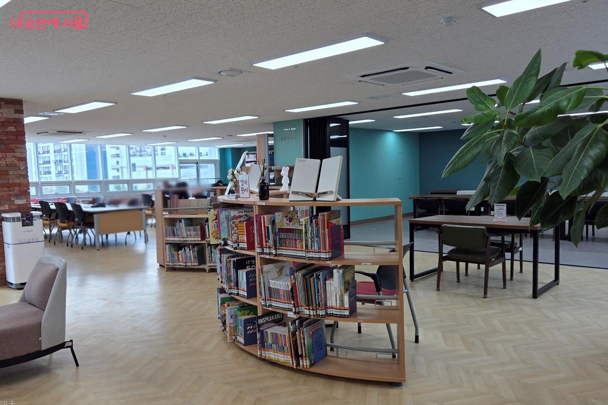 누구나 자유롭게 도서를 열람할 수 있다. ⓒ김미선