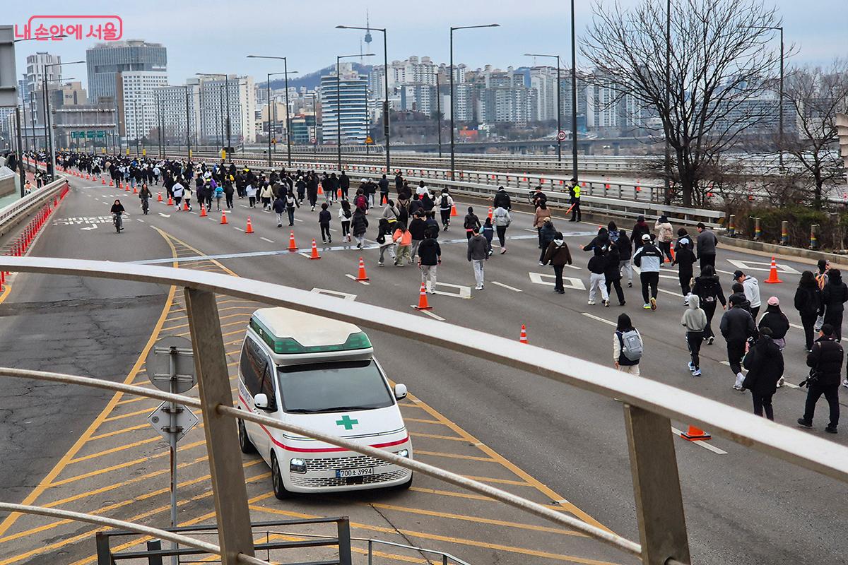 행사의 하이라이트인 여의대로에서 이어지는 마포대교 구간. 