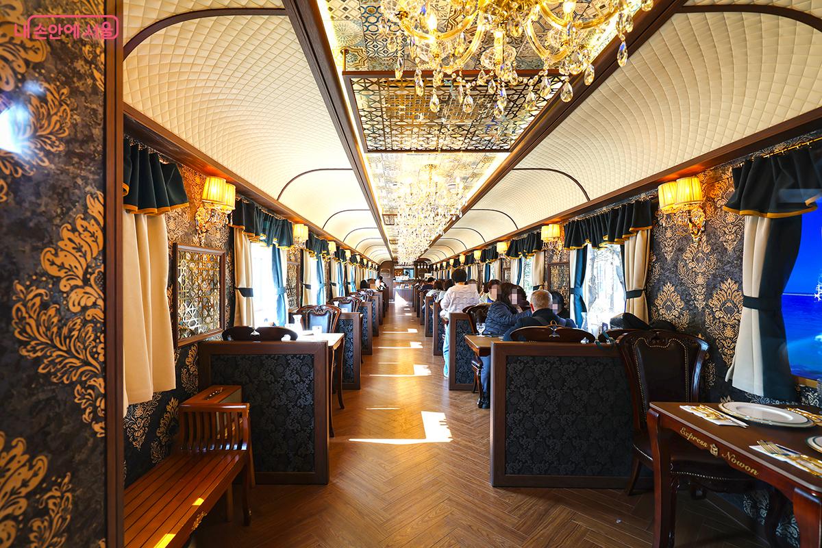 고급스러운 열차 레스토랑의 실내 모습 &copy;김주연