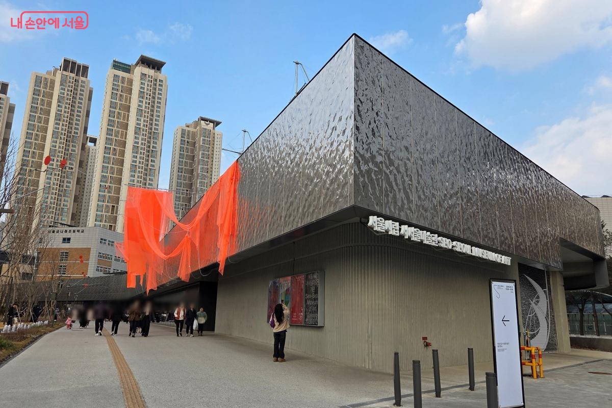 서서울미술관은 영상과 빛 디지털 기술을 활용한 작품을 경험할 수 있는 곳이다. &copy;김미선