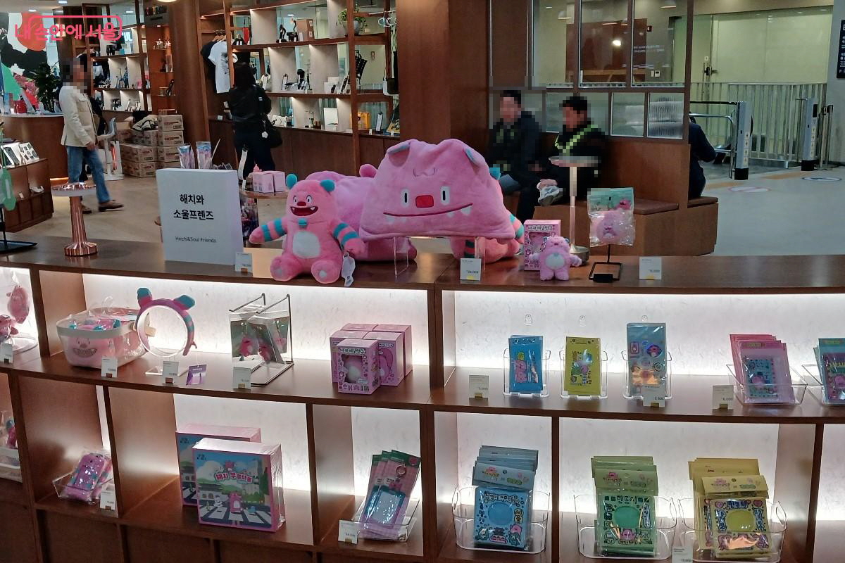 해치와 소울 프렌즈 캐릭터 굿즈도 만나볼 수 있다. ©임영근