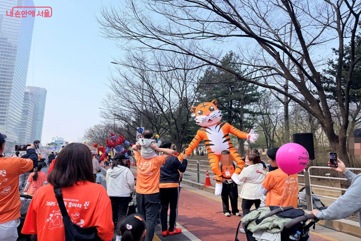 도착지점에 가까워 질 수록 걸음이 빨라진다.