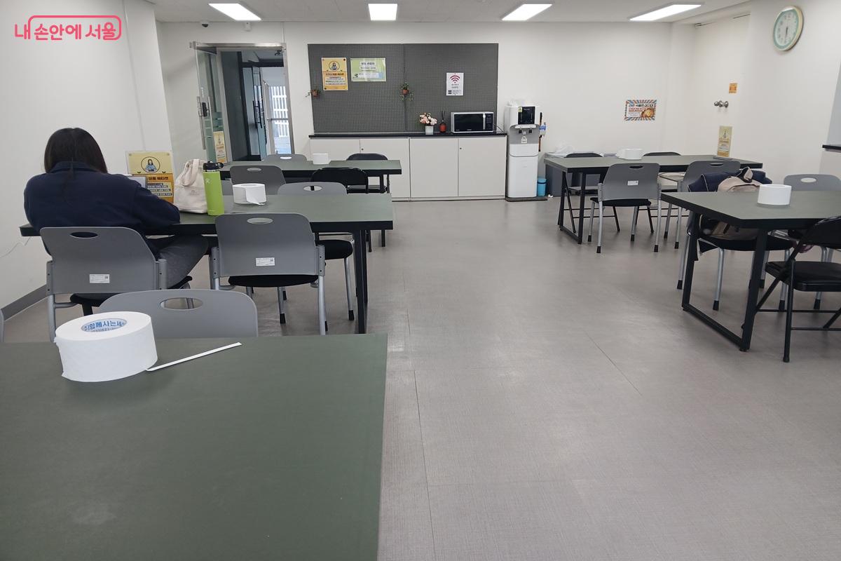 음식도 먹고 휴식도 취할 수 있는 휴게 공간 ‘성동라운지’ ©최은영
