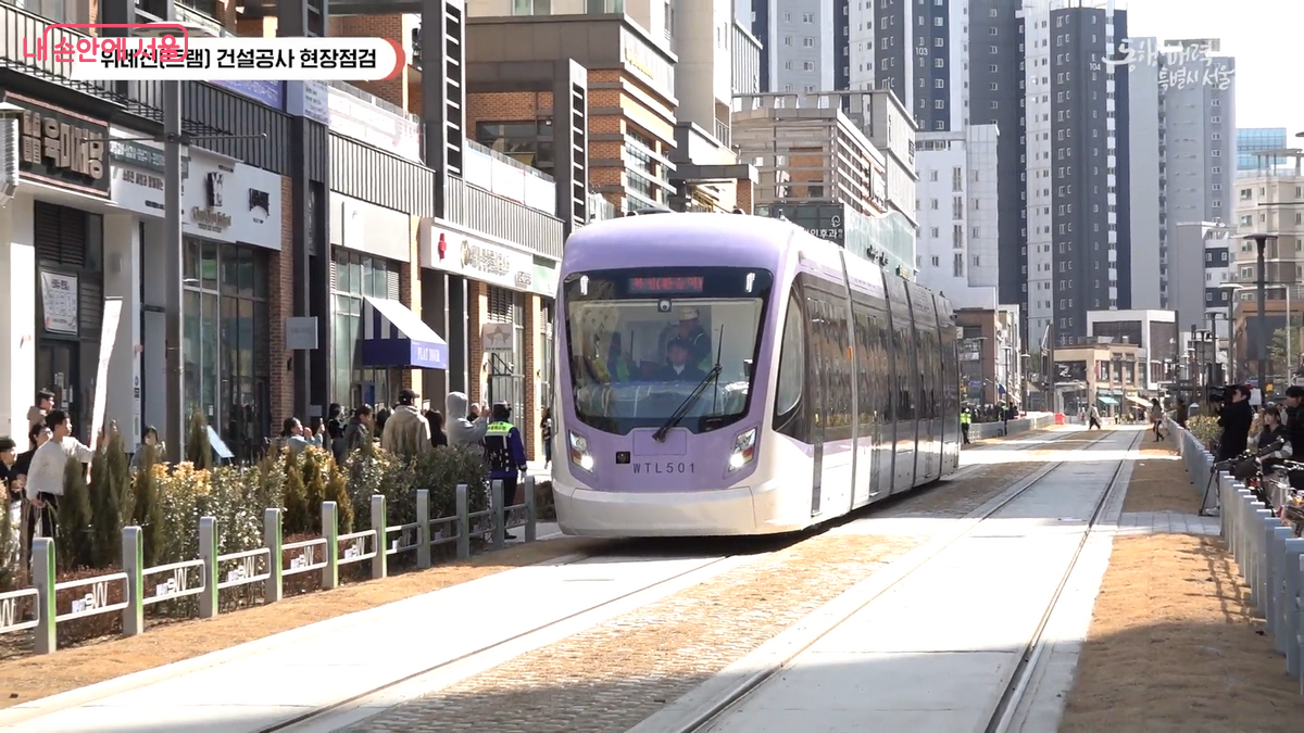 트램 선로 주변으로 보행자 도로와 근린상가가 있는 구조가 트랜짓몰이다. &copy;서울시