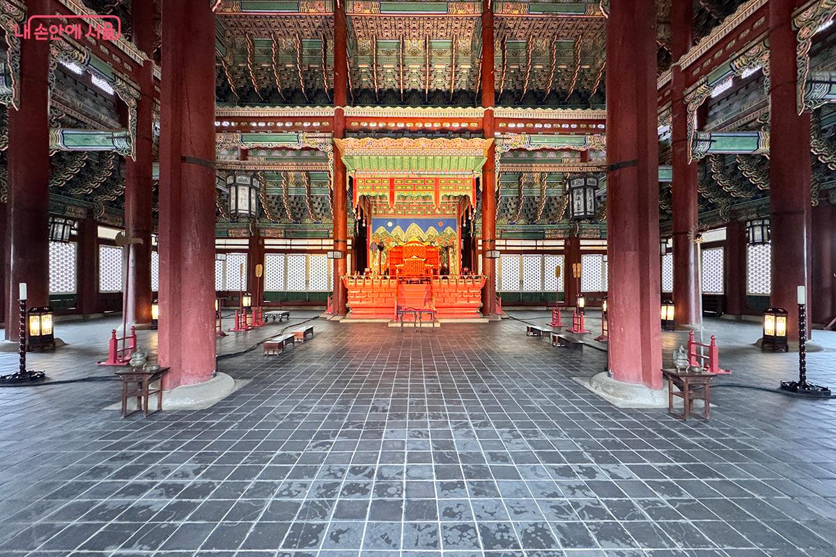 단종은 1452년 겨울, 경복궁 근정전에서 즉위식을 했다. &copy;전미애