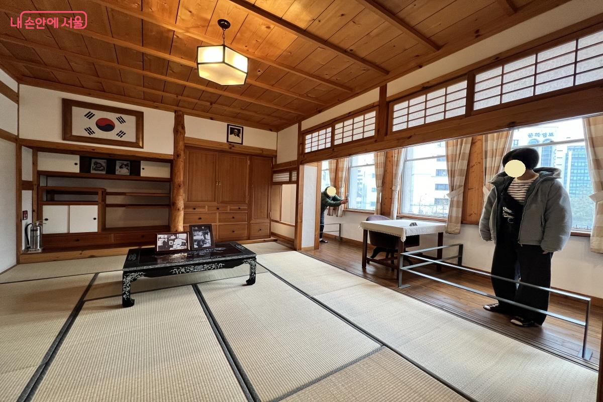 2층 김구 거실 겸 집무실. 1949년 서거 장소이다. &copy;박지영