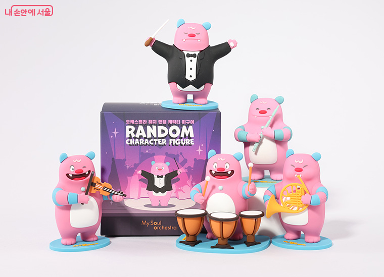 리뉴얼된 ‘세종문회회관 서울마이소울샵’에서 ‘오케스트라 해치 캐릭터 피규어 5종’을 만날 수 있다.