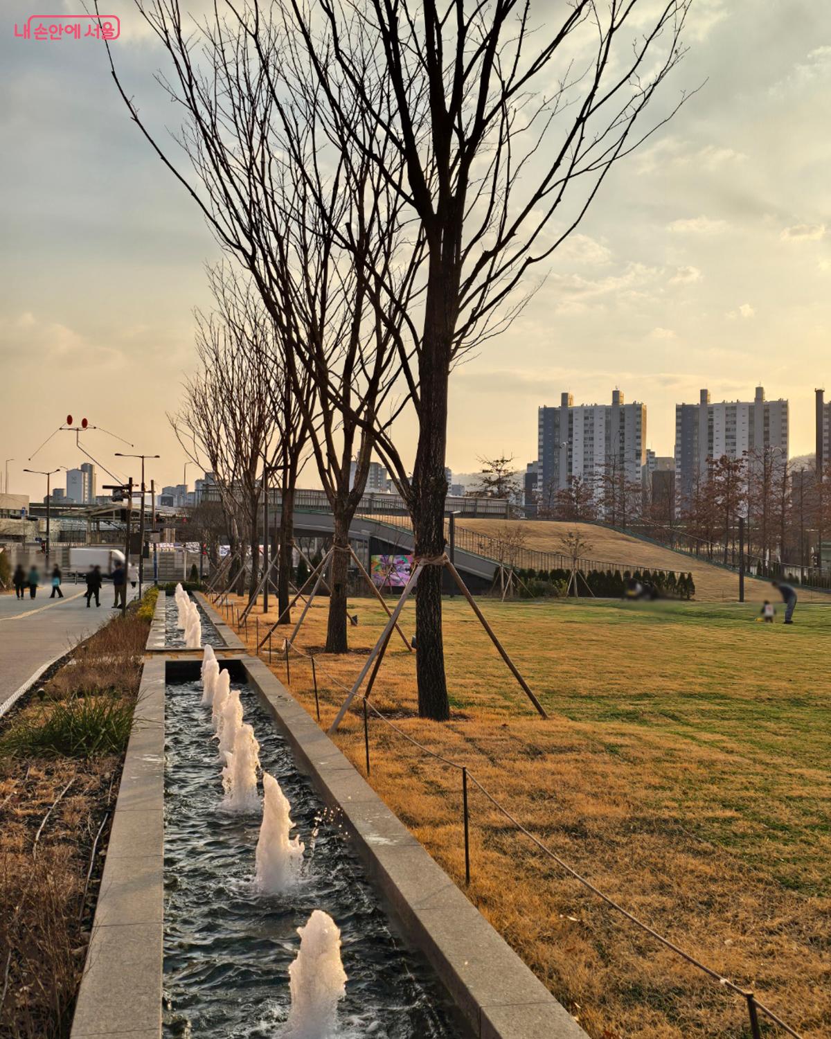 금나래중앙공원과 맞닿아 있는 서울시립 서서울미술관 주변 풍경.