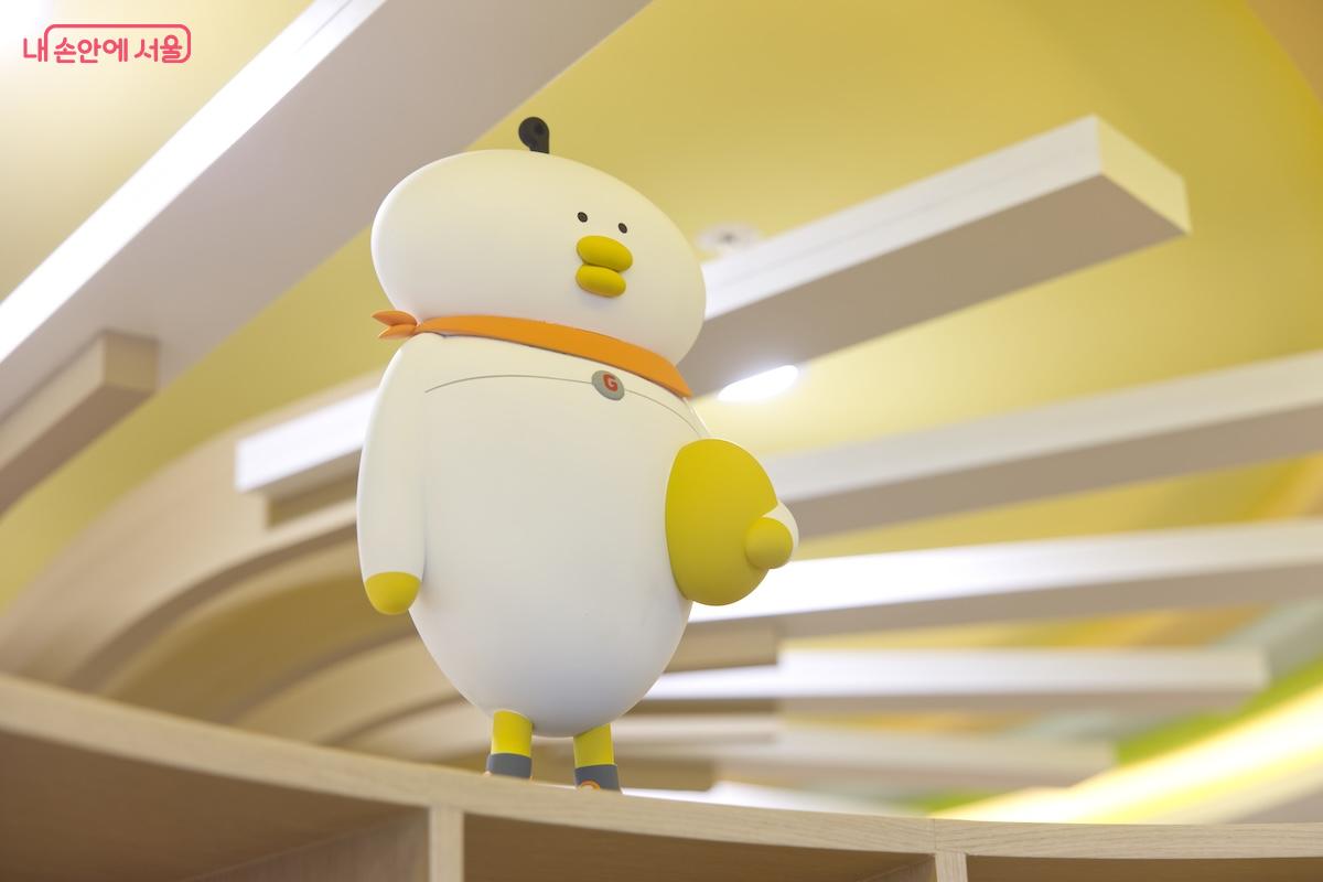 어린이자료실에서는 구로구를 대표하는 캐릭터들을 많이 만나볼 수 있었다
