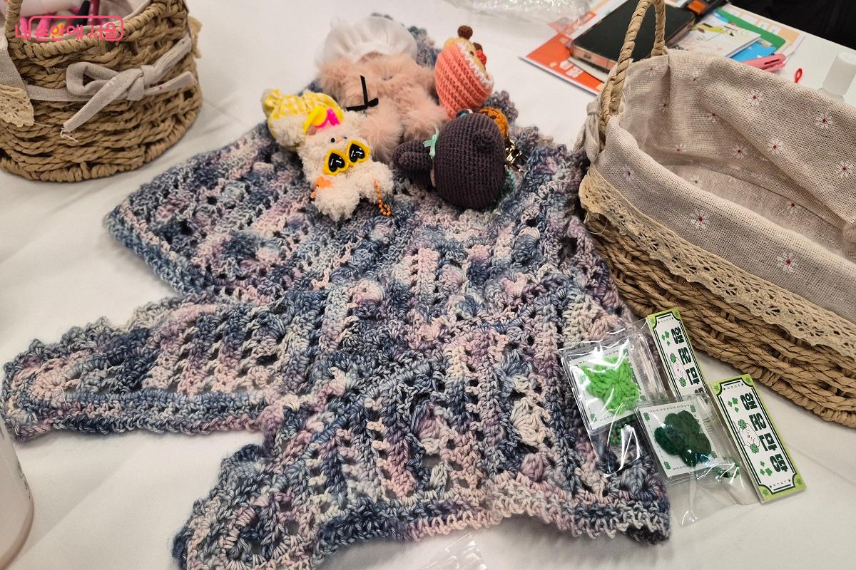 뜨개질로 만드는 모두 키링 DIY 체험장 &copy;권수진