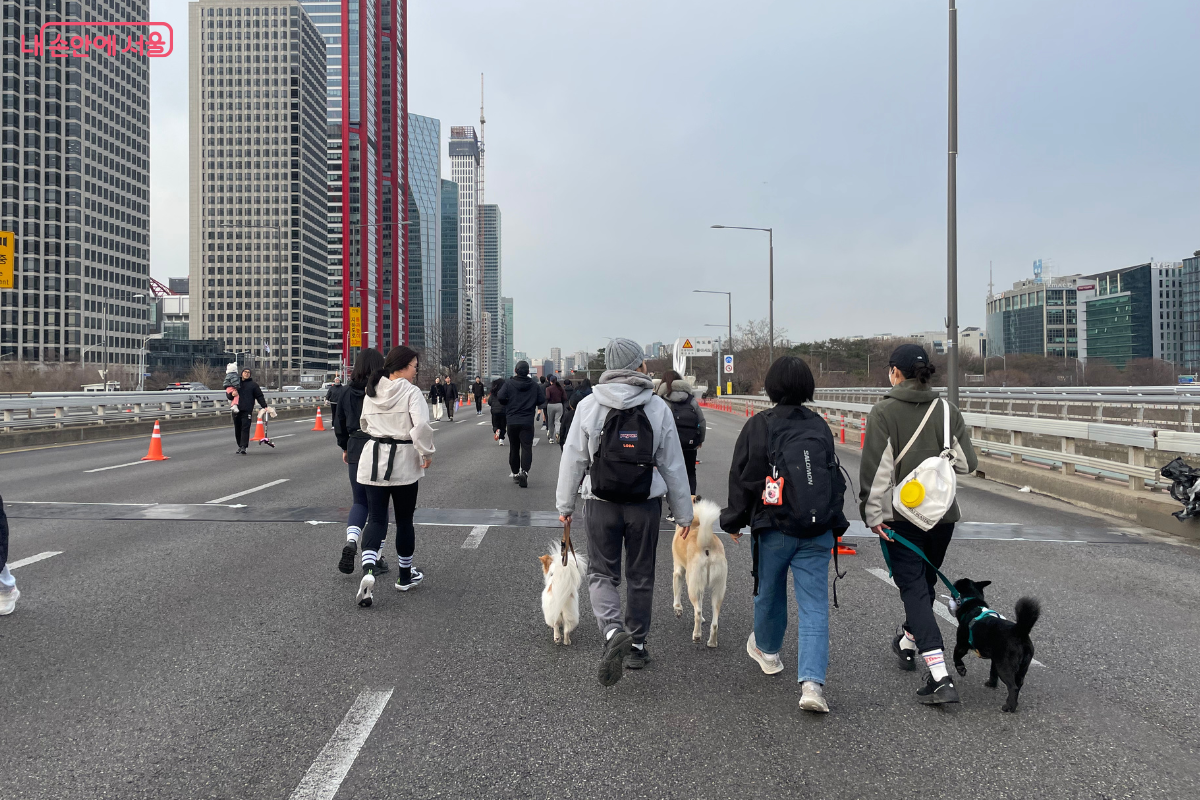 주말 아침의 한강 풍경을 여유롭게 즐길 수 있는 &lsquo;쉬엄쉬엄 모닝&rsquo; &copy;이서윤