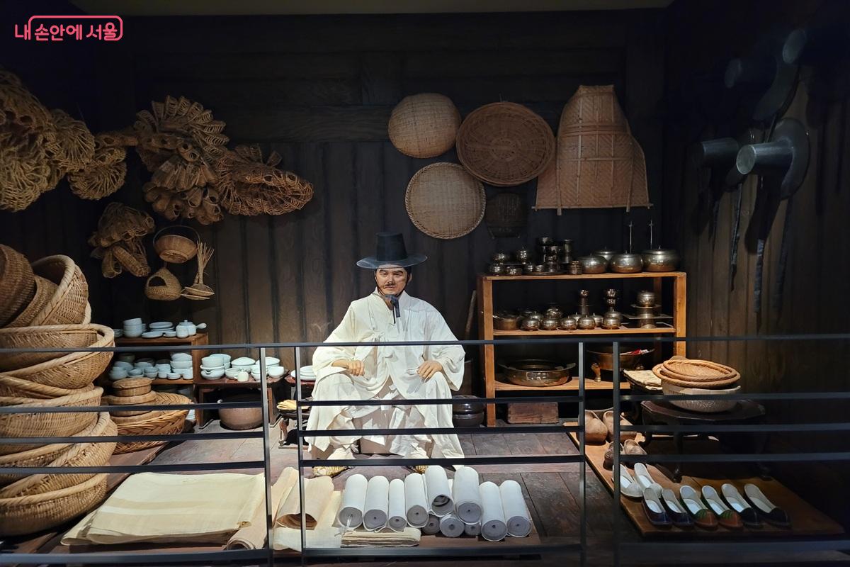 조선시대 생활 도구와 생활상을 재현한 서울역사박물관 디오라마 전시 &copy;조연