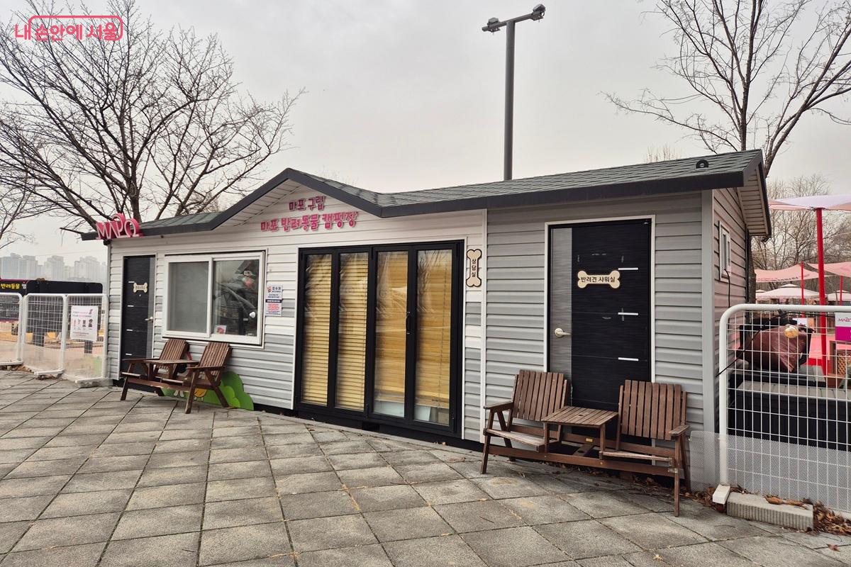 반려견 샤워장도 있어 편리하다. &copy;마가은