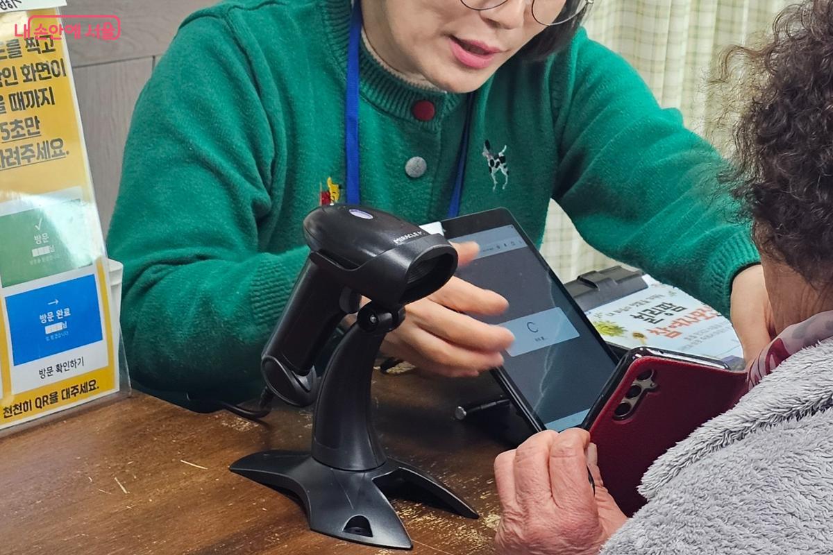 QR코드를 활용한 이용자 관리와 방문 기록 시스템이 도입되어 운영 방식 또한 점차 체계적으로 정비된 모습이었다. &copy;최동열