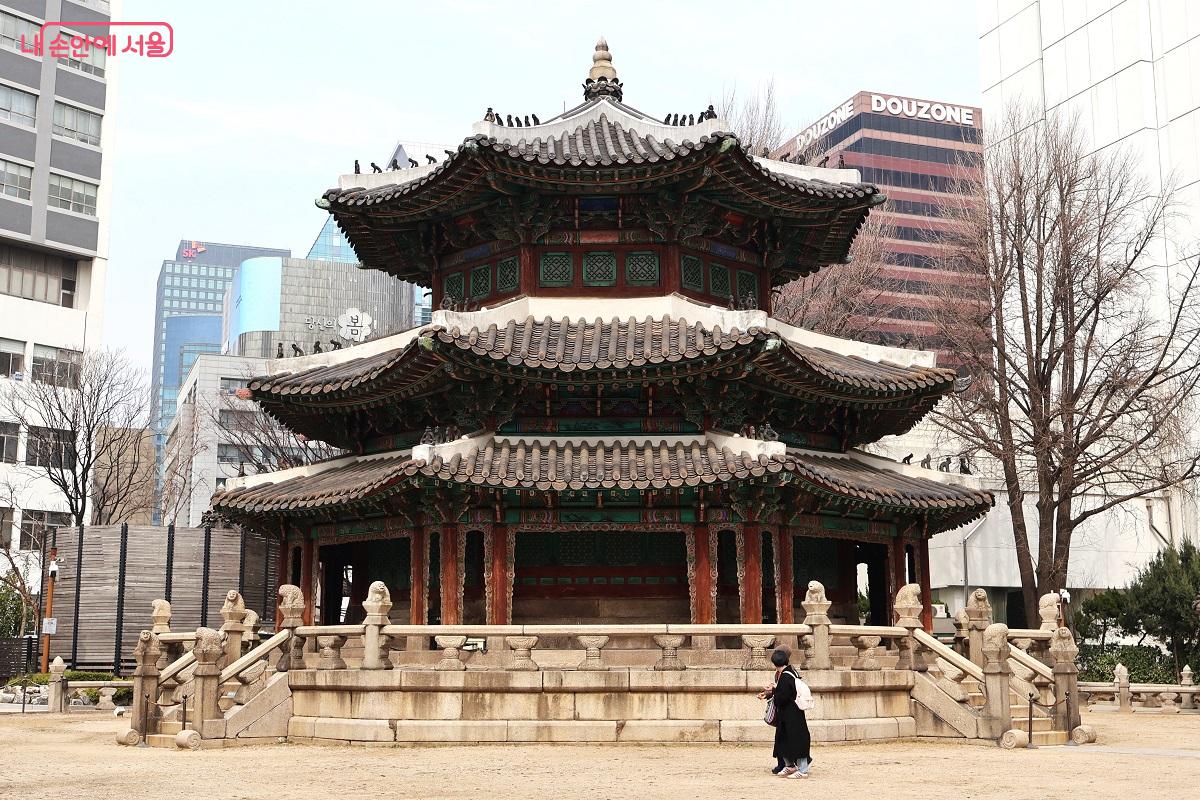 황궁우 전경. 팔각 3층 지붕이 제국의 격조를 보여준다. &copy;김대진 