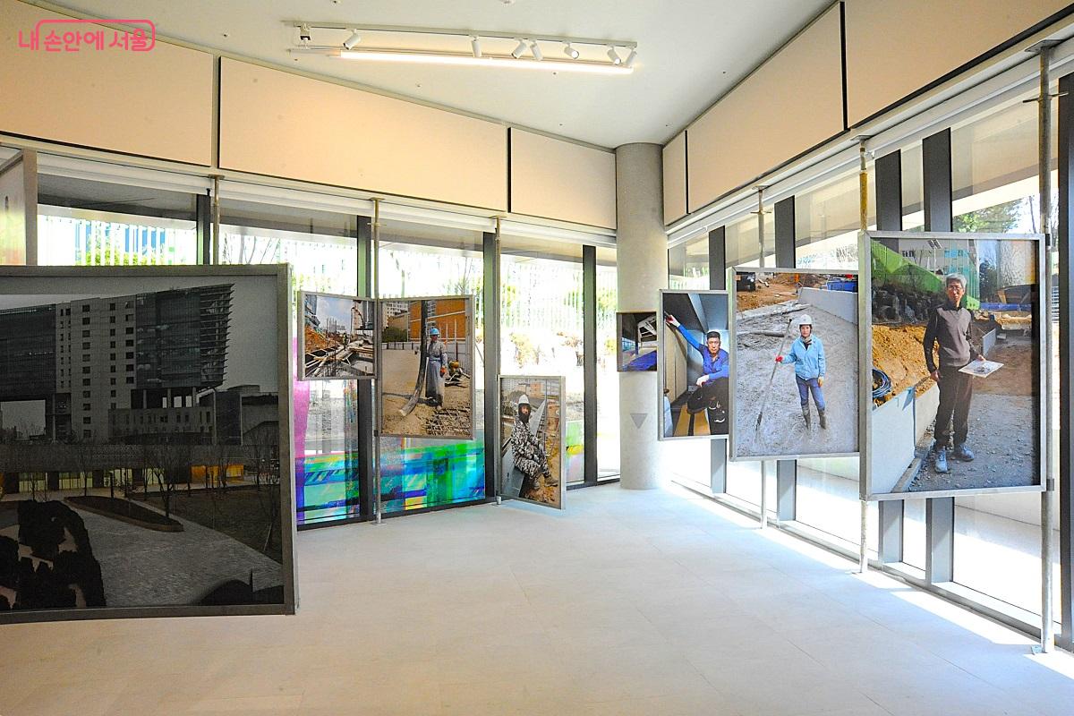 건립기록전 중 김태동 작가의 <서서울미술관 건립 아카이브 프로젝트 2024-2026> &copy;조수봉