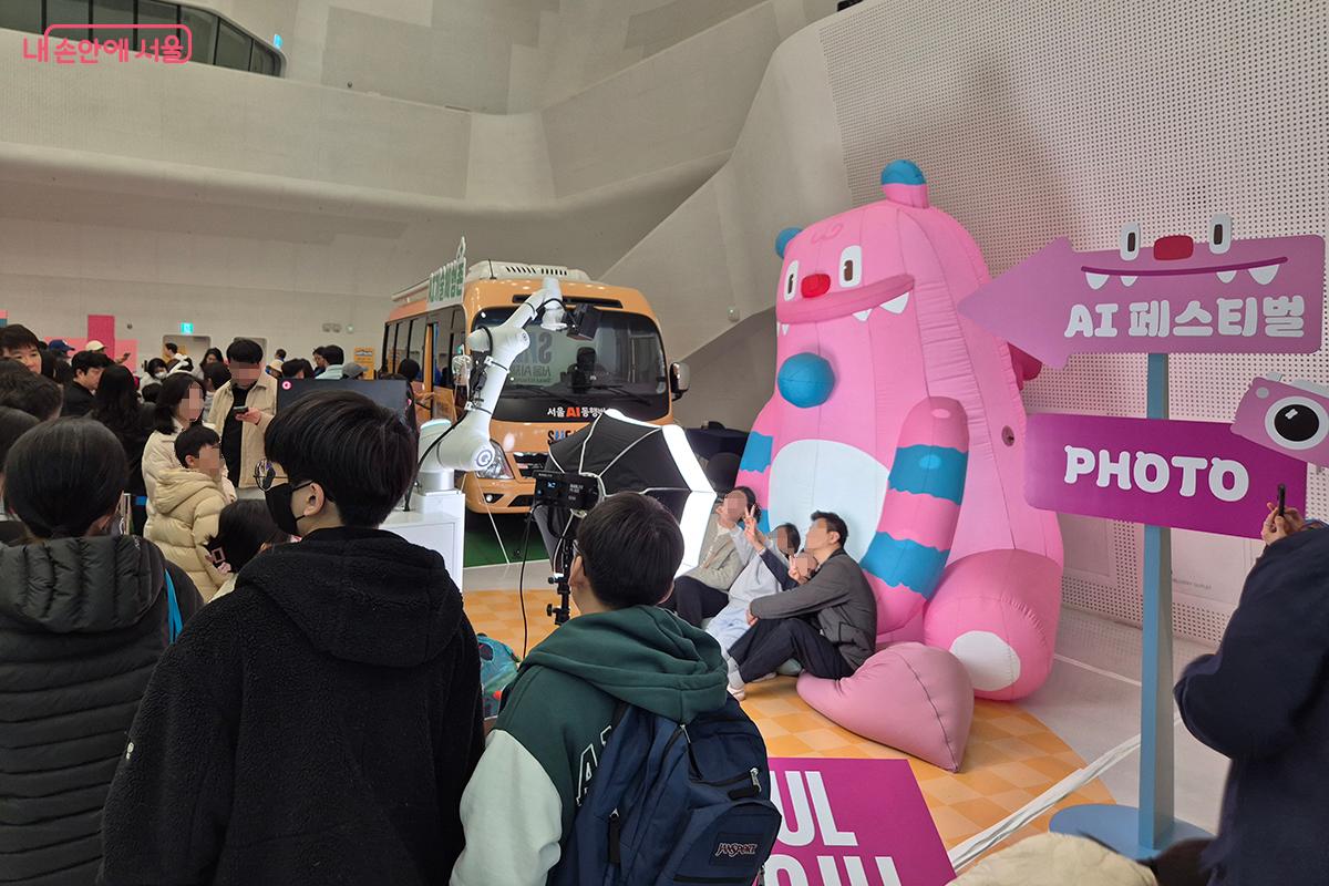  &lsquo;서울AI페스티벌 2026&rsquo; 에서 만난 풍성한 기술과 따뜻한 감성, 그리고 미래를 향한 열정은 오래도록 잔잔한 울림으로 남을 것 같다.