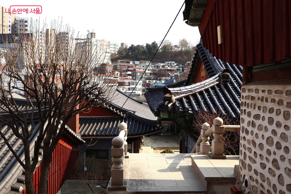 청룡사에서 바라본 숭인동과 동망봉 풍경 &copy;김대진 