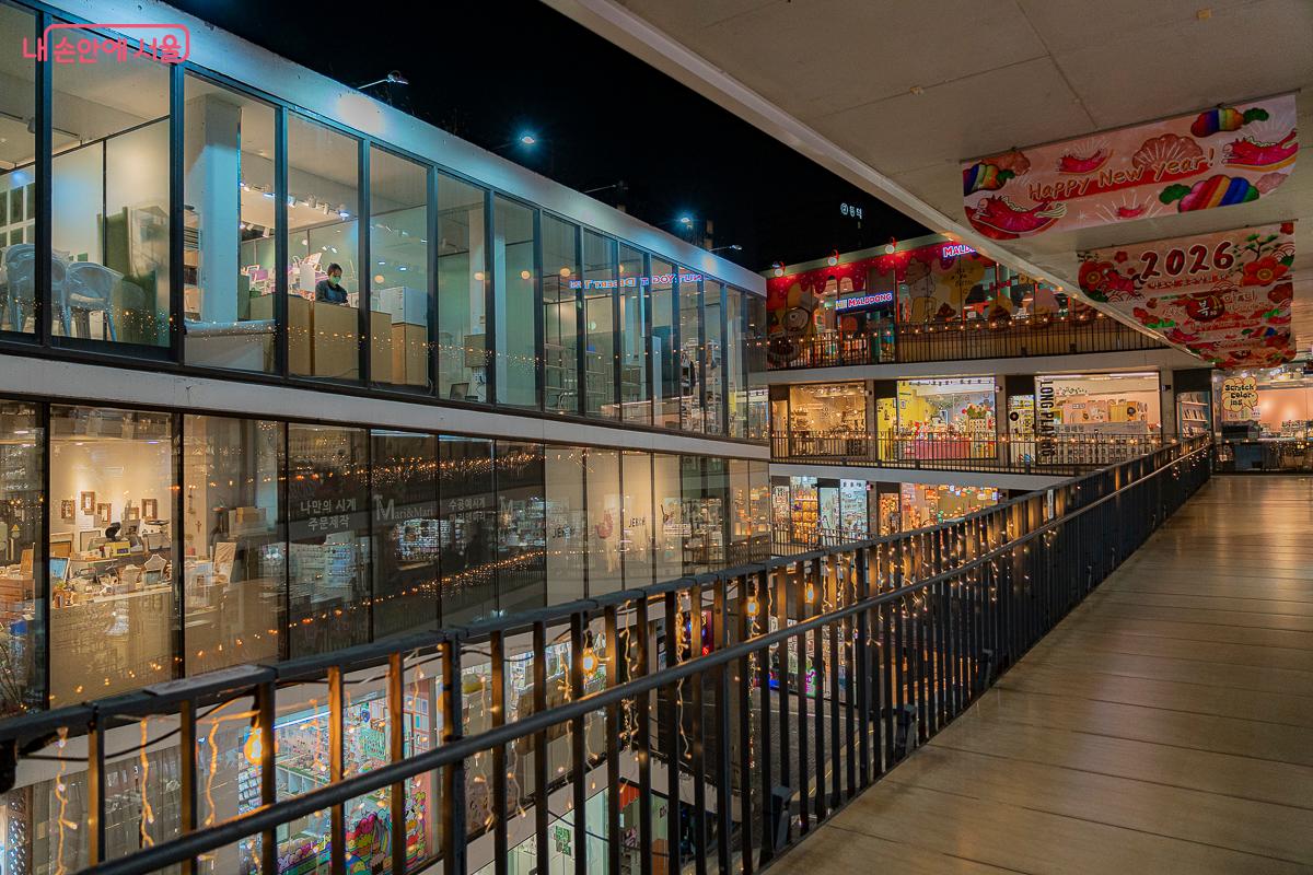 쌈지길은 거대한 공예 갤러리에 가깝다. ⓒ김지연