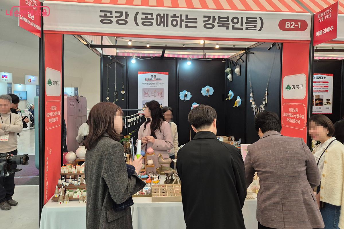 25개 자치구에서 저마다의 특색을 살린 소상공인 사업 홍보 부스를 운영했다. ©정향선