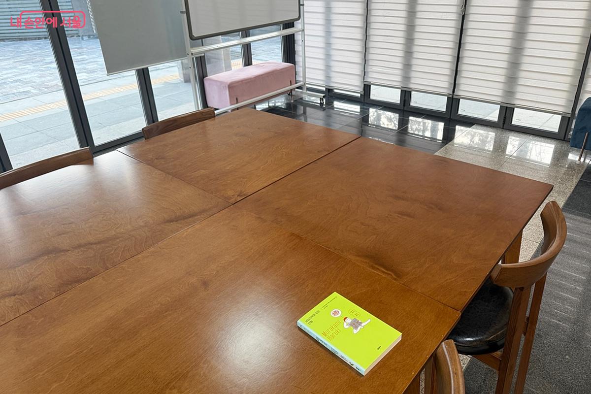 어느 누구든 편하게 앉아 책을 읽을 수 있다 ⓒ임윤아